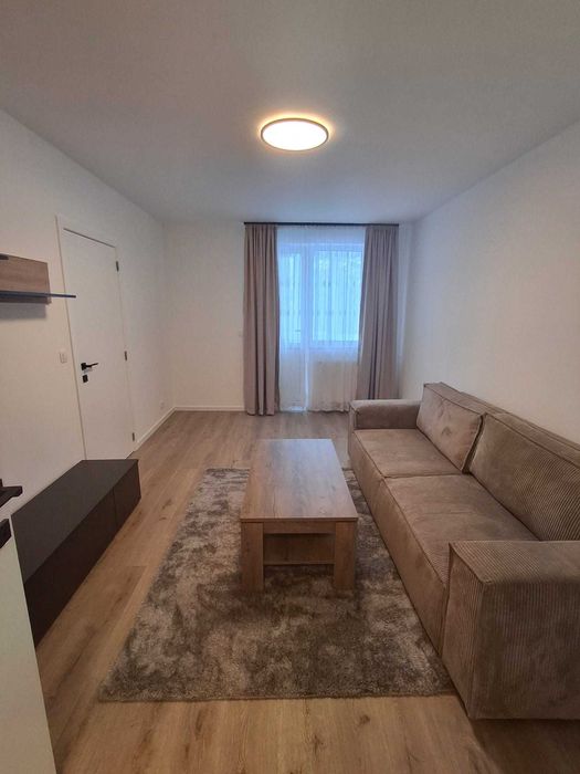 Inchiriez 2 camere central zona hotel Balada