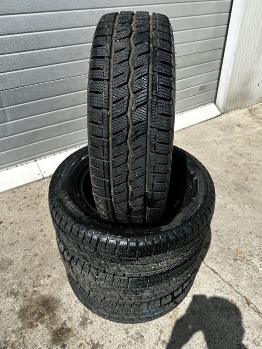 Бусови гуми Hankook 215/65R16C