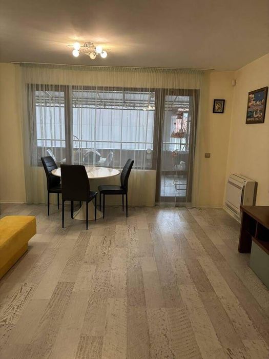 Дава се под наем Тристаен апартамент в Бургас, Лазур - 117 кв.м за 997.05 € - Снимка #1