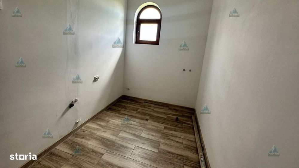 Vilă de vânzare 1500 mp teren