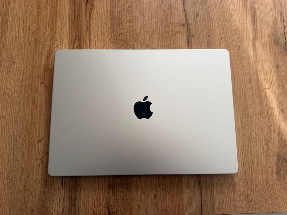 MacBook Pro 16" M4 PRO Chip 14-CPU/20-GPU/24GB RAM/512 SSD