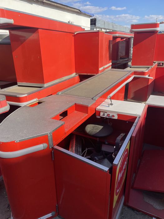 Продается Кассовый бокс (стол). Торг уместен.