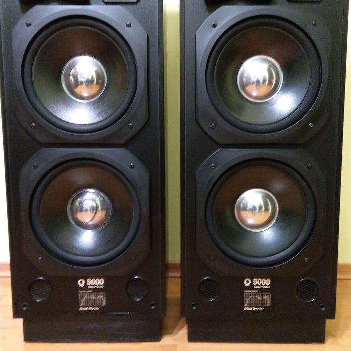 Тонколони  Universum Q 5000