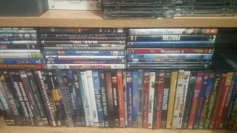 Viniluri,casete audio-video ,CD.uri ,banda magnetofon si camera v.