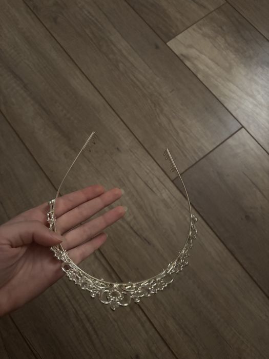 тиара, корона украшенная стразами