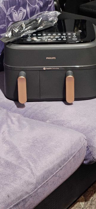 Продавам еър фрайър Philips 3000