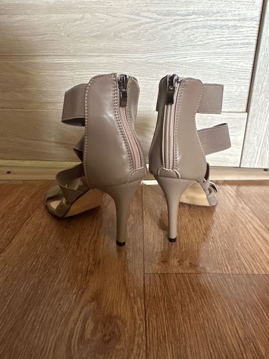 Продам классные летние туфли 40 размера