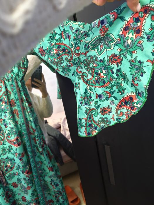 Rochie superbă, lungă din mătase , vaporoasă, materialul nu se sifonea