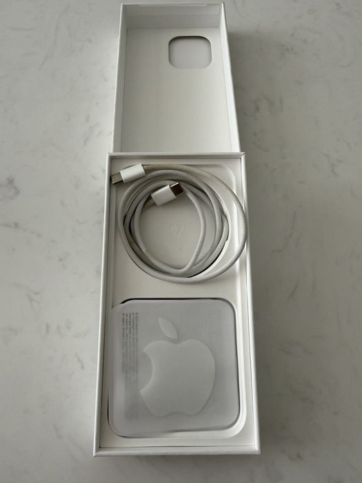 Продам Iphone 15 1 tb