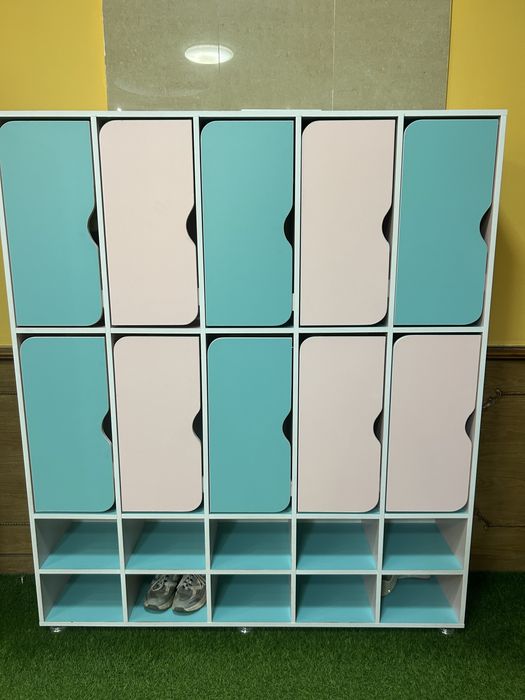 Продам детские столы, стулья , шкаф