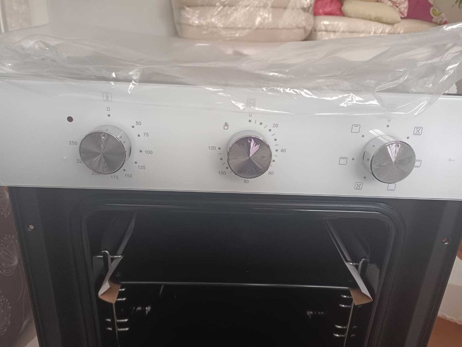 Духовой шкаф Maunfeld EOEC516W