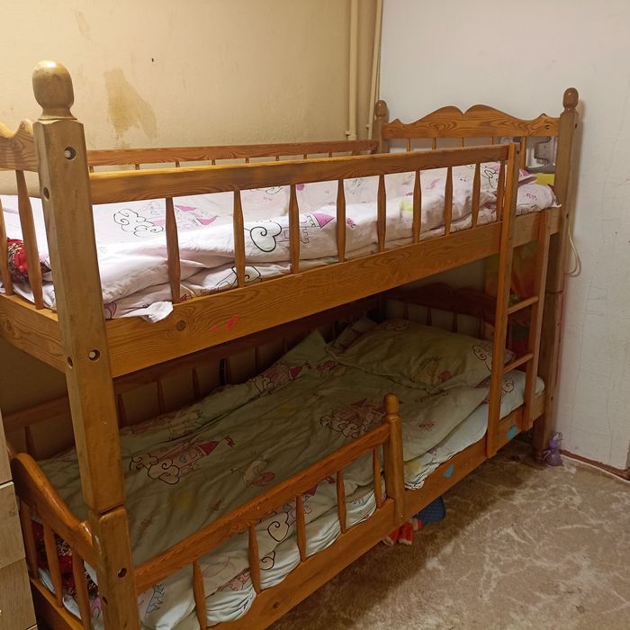 2 etajli krovat sotiladi