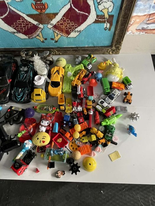 Lot jucarii la 100 lei