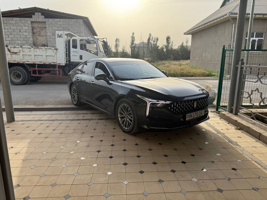 Автомашини Бестуне б70