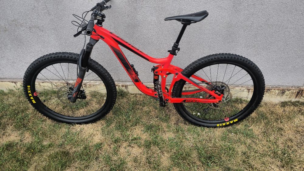 Giant Reign 2 (Model 2021) – Mărime M – Roți 27.5" – Echipare Stock