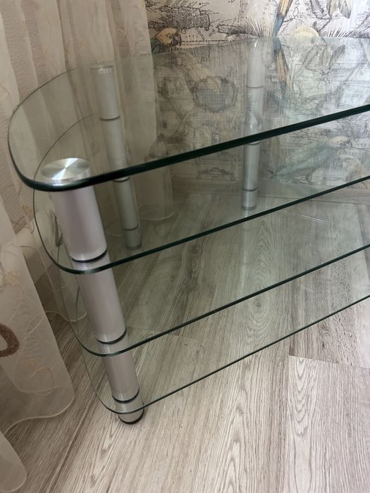 Стеклянный столик