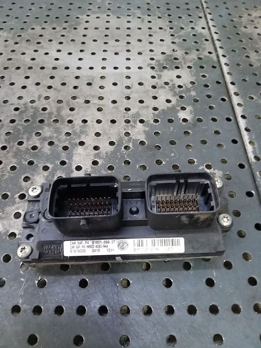 Ecu calculator motor 1.2 b fiat punto 188 6160106907 iaw5afp4 51819335