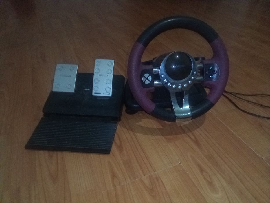 Vând volan cu pedale de PS3 200 Ron