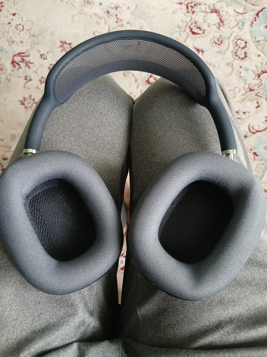 Пррдается Airpods  max