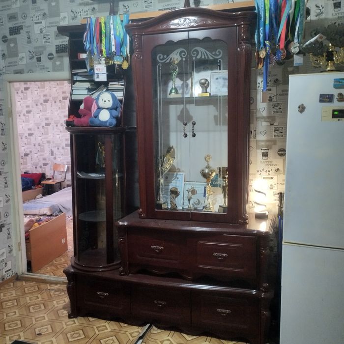 Продается шкаф-витрина (сервант) б/у