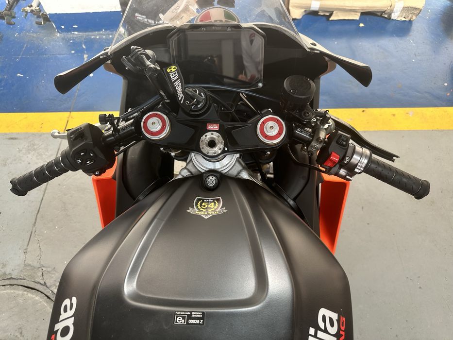 Oferta de iarna :Aprilia Rsv4 1100 cmc