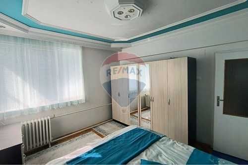 Продава се Тристаен апартамент в Велики Преслав - 78 кв.м за 1105 €/кв.м - Снимка #1