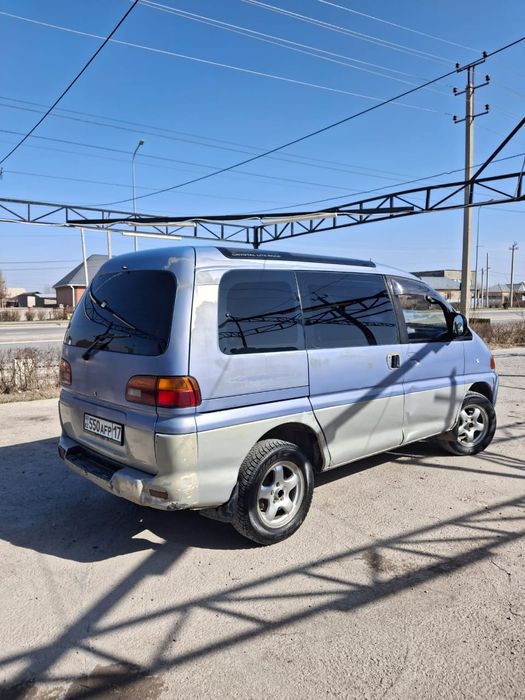 Делика срочна продаётся на ходу машина