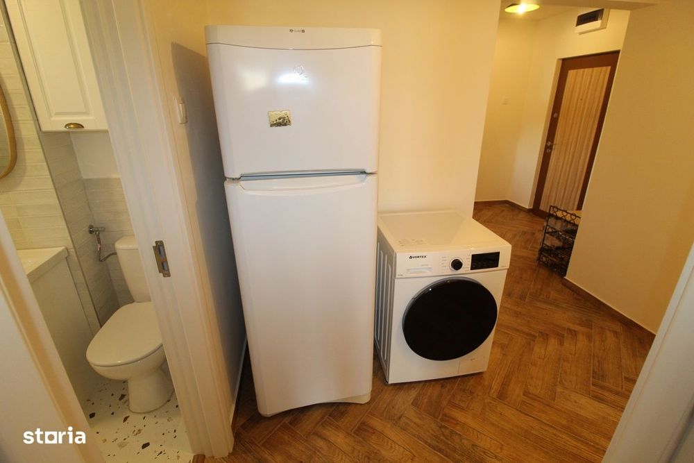 Închiriez apartament 3 camere în Hunedoara, Central-Bd. Dacia, 60mp...