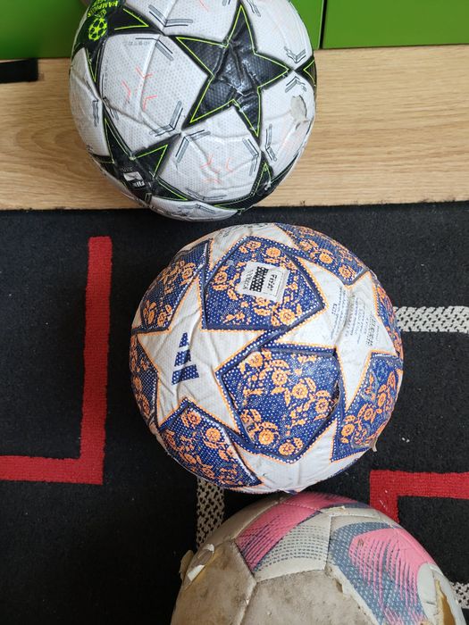 Trei mingi la pret de una