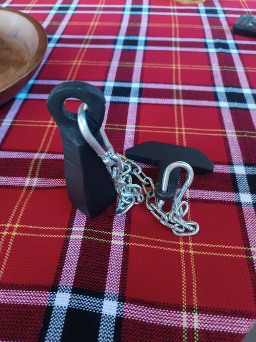 Метален боздуган със верига.