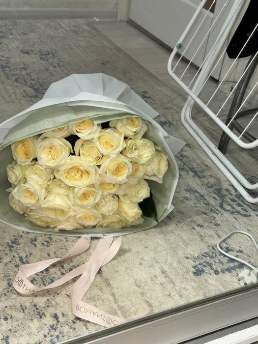 Розы красивые бело -желтые