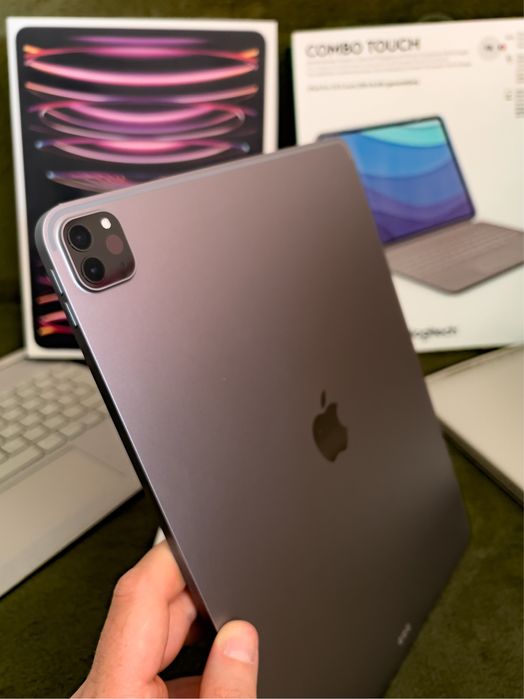 Ipad Pro 12.9 M2 6th gen 128GB Impecabil + Apple Pen USB C +Logitech Combo Touch husa/ tastatura.