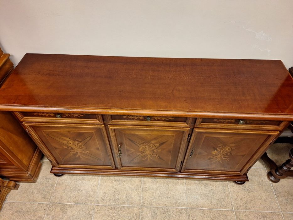 Луксозен комод, скрин, шкаф с богата Интарзия