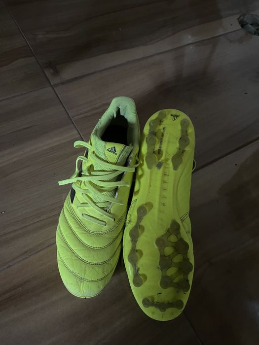 Футболни обувки адидас