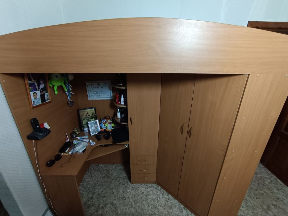 Навесная кровать с шкафом