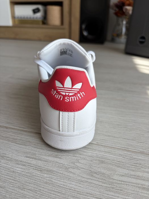Adidas Stan Smith – бели с червени детайли