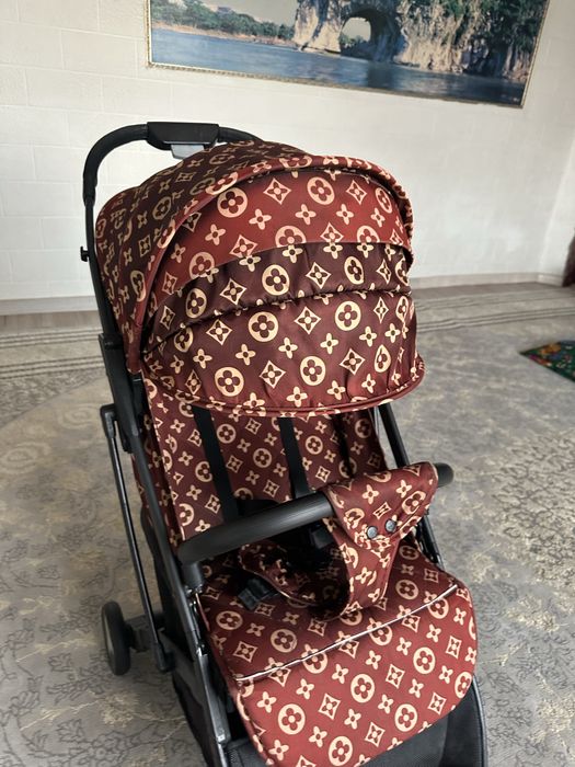 Коляска б/у прогулочная собирается как чемоданчик