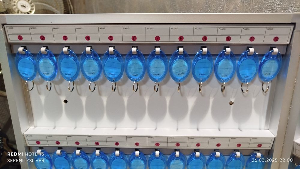 Ключница   модель 48 ключей с брилками  полный комплект