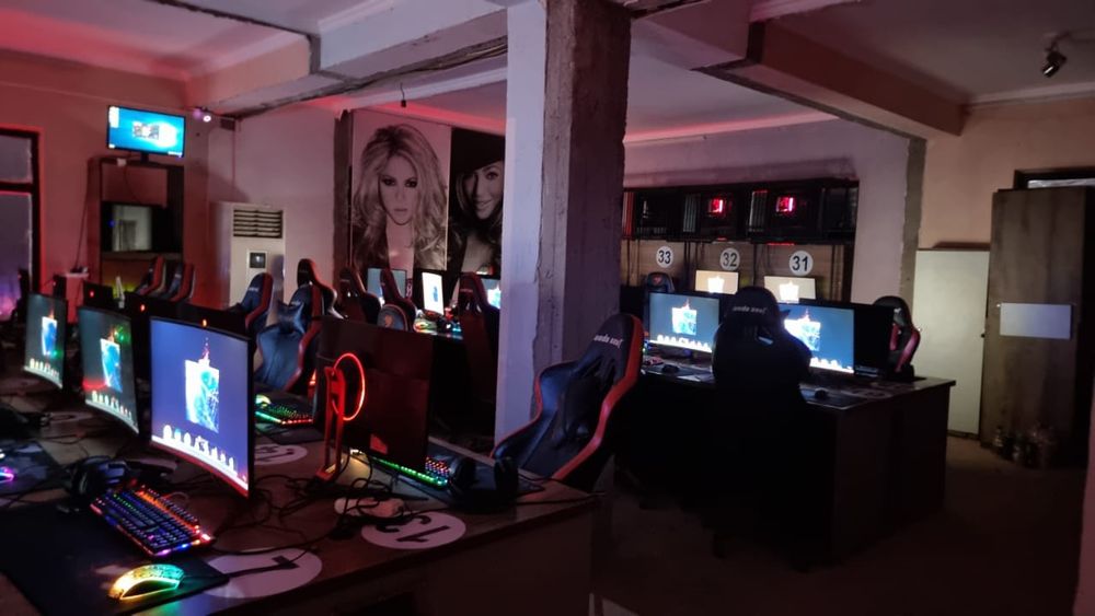 Компьютерный клуб 33 штук