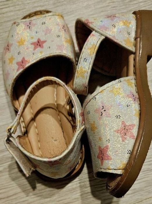 Vand sandale fetiță