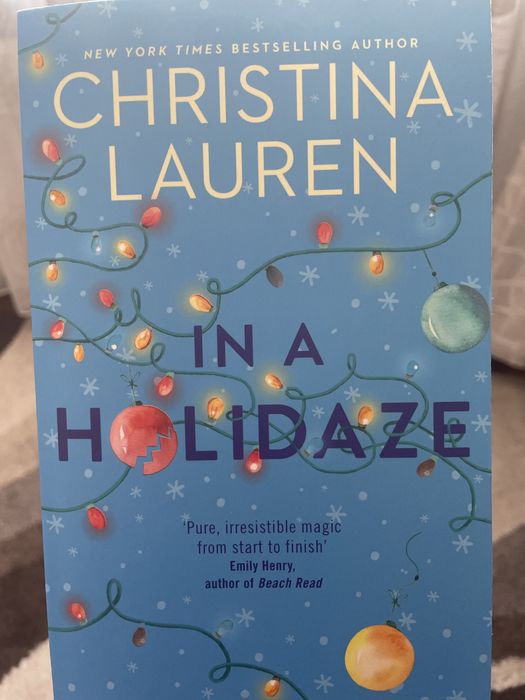 In a holidaze - Christina Lauren