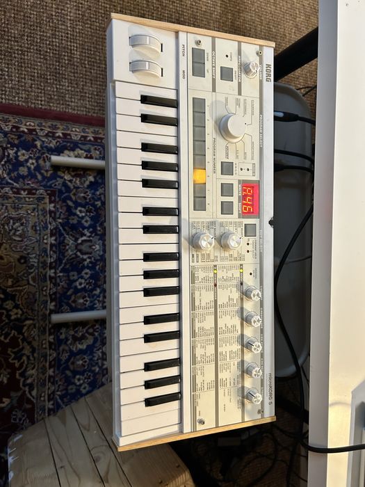 Sintetizator polyfonic cu speaker - Korg Microkorg