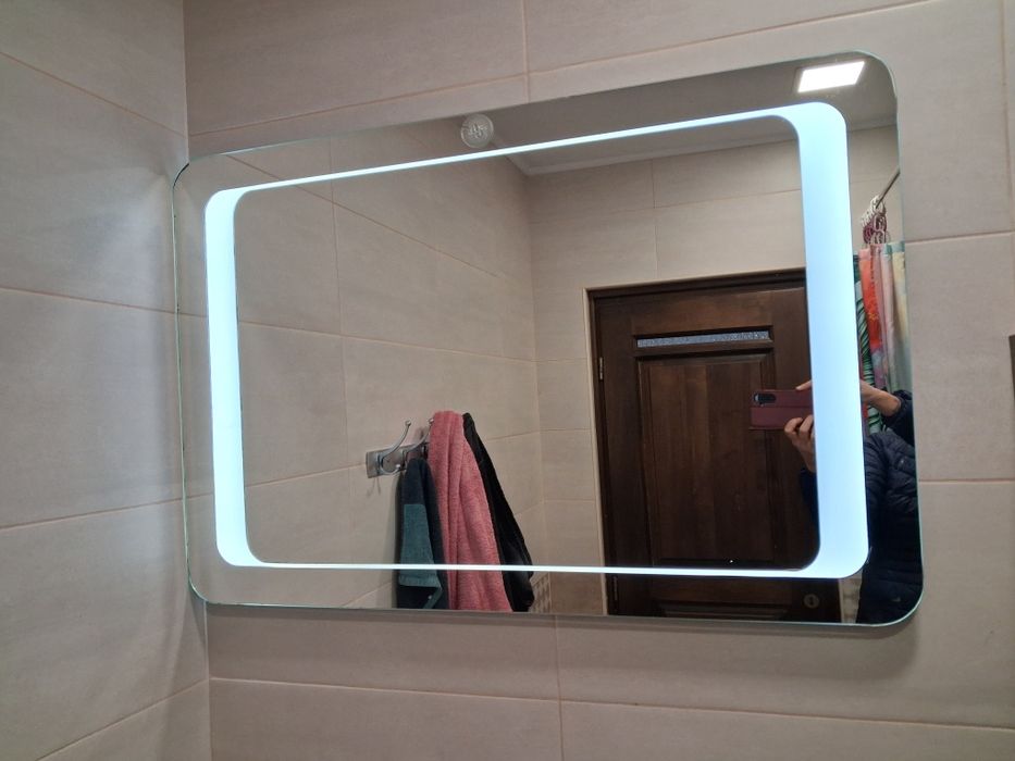Oglinda cu lumina integrata