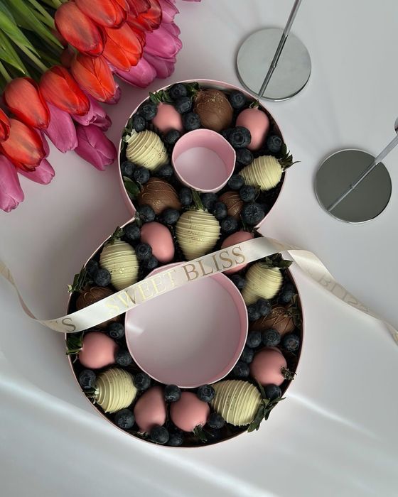 Клубника 8 марта