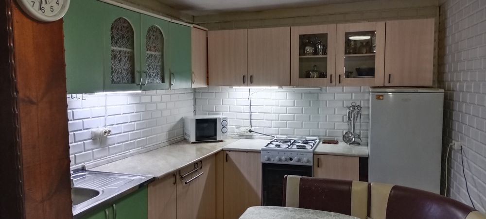 Продам кухонный гарнитур б/у
