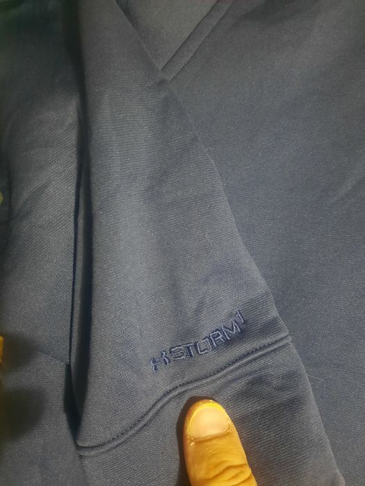 Vând hanorac Under Armour