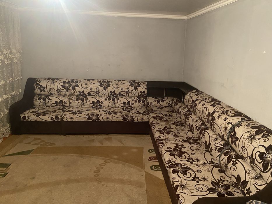 Продам диван уголок срочно