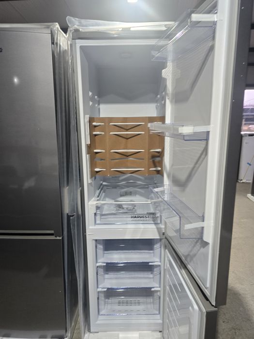 Нов хладилник с фризер BEKO RCSA406K60XBN 203 см 386 л