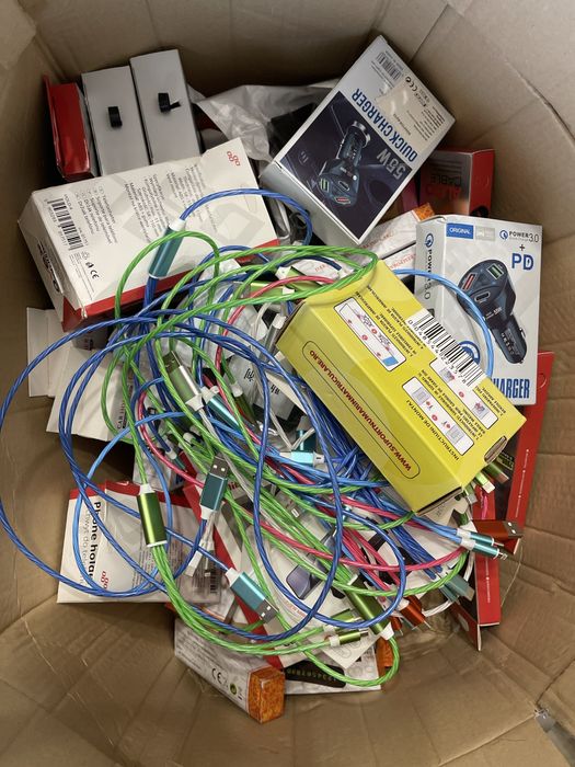 Lot accesorii auto NOI – cabluri USB + încărcătoare + organizatoare