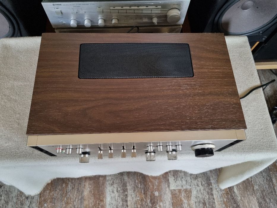 Rotel RA 611. Perfect functional. 30 watts /canal. Impecabil